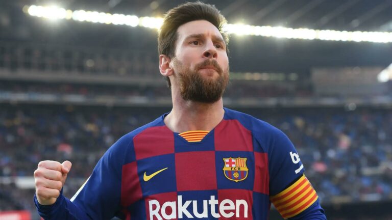 ميسي يفكر في العودة إلى برشلونة: حلم اللعب في كامب نو بعد التجديد ميسي يعود إلى برشلونة