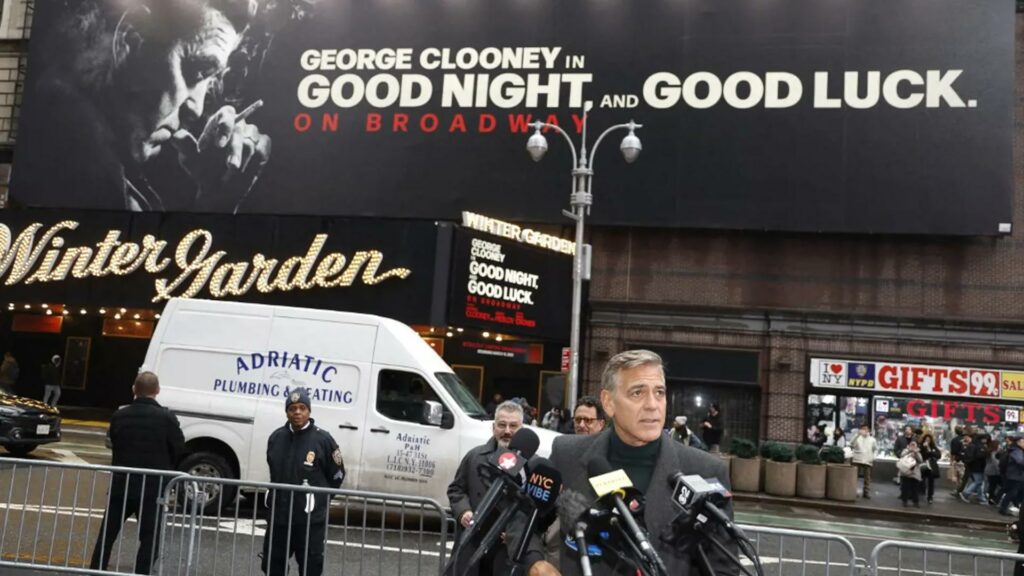 أول عرض مسرحي لجورج كلوني