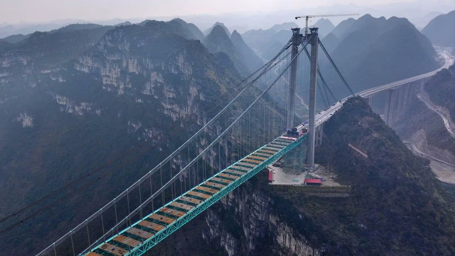 أعلى جسر في العالم.. إنجاز هندسي جديد من الصين أعلى جسر في العالم