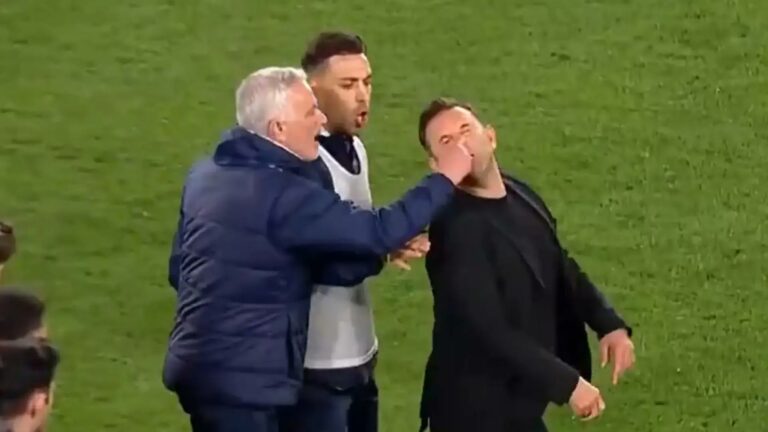 مورينيو يهاجم مدرب غلطة سراي