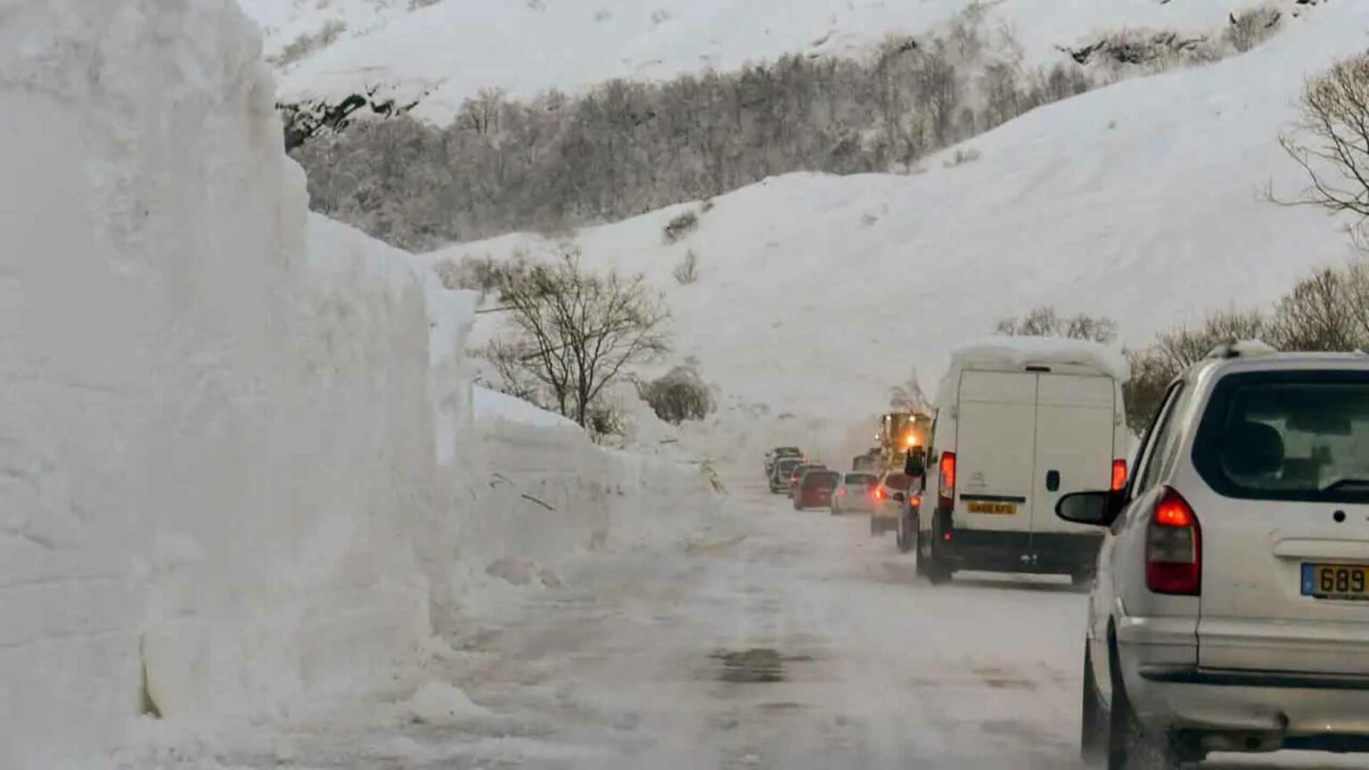 ثلوج فرنسا وإيطاليا