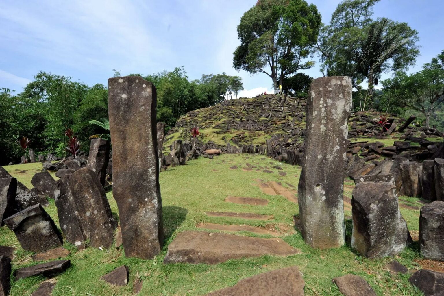 أقدم من أهرامات مصر هرم غونونغ بادانغ