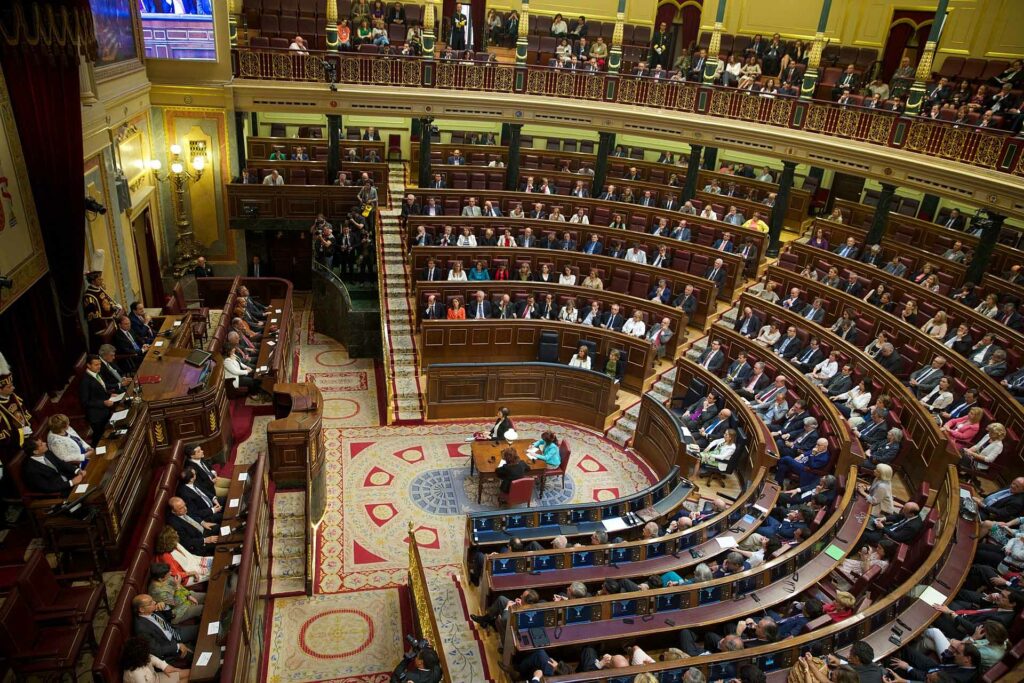 فضيحة أكاديمية تهز السياسة الإسبانية: ماذا يحدث خلف الكواليس؟ فضيحة البرلمان الإسباني