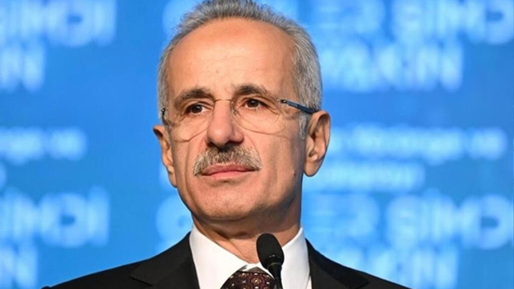 وزير النقل التركي عبد القادر أورال أوغلو