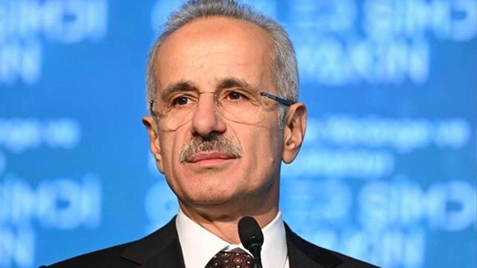 وزير النقل التركي عبد القادر أورال أوغلو