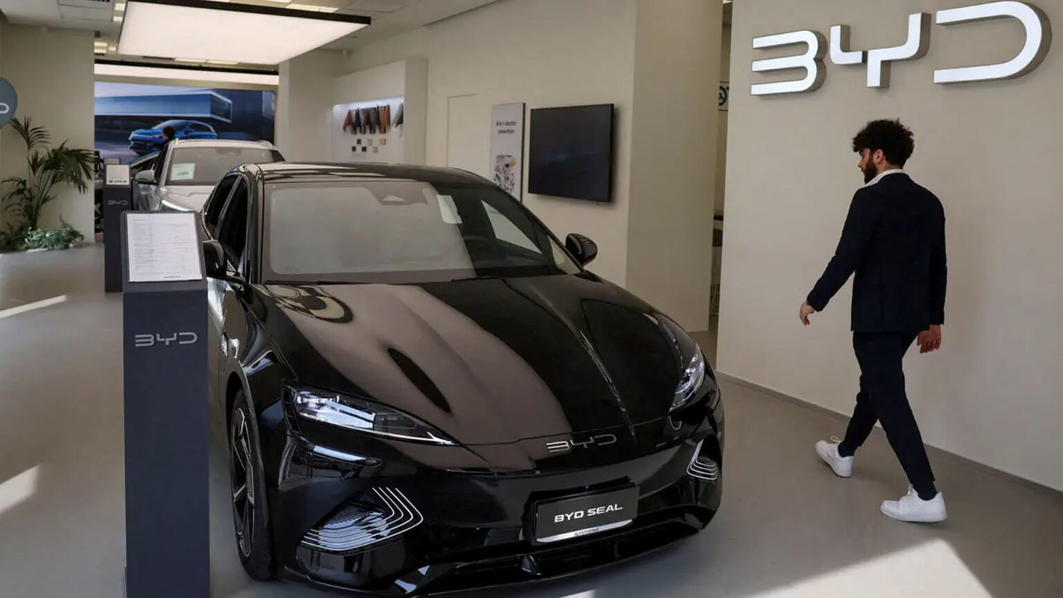 السيارات الكهربائية BYD