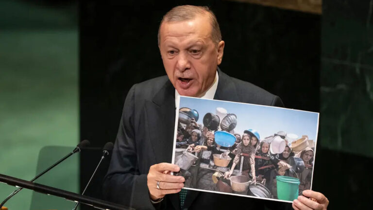 إردوغان يقول: طفل يُقتل كل ساعة في غزة منذ 23 شهراً