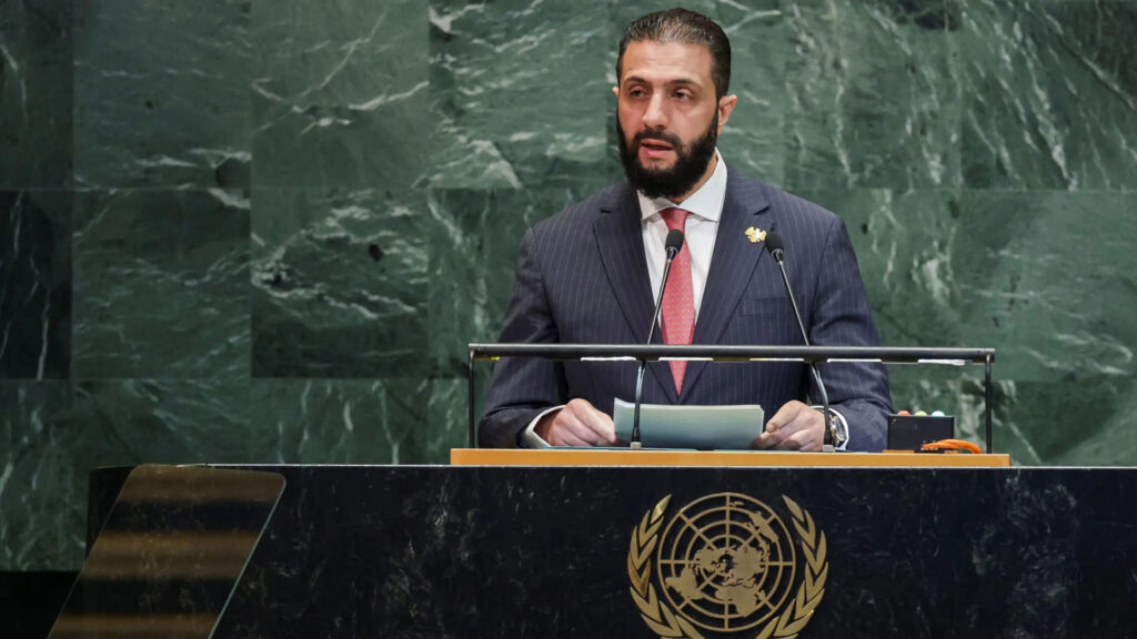 الرئيس السوري أحمد الشرع يلقي كلمة خلال اجتماعات الجمعية العامة للأمم المتحدة في نيويورك اليوم الأربعاء.