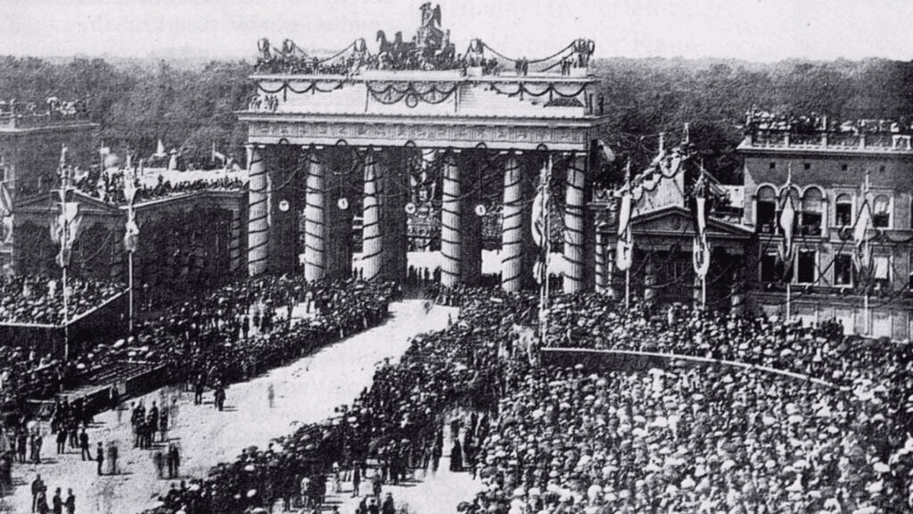 حدث في مثل هذا اليوم 3 أكتوبر: بوابة براندنبورغ