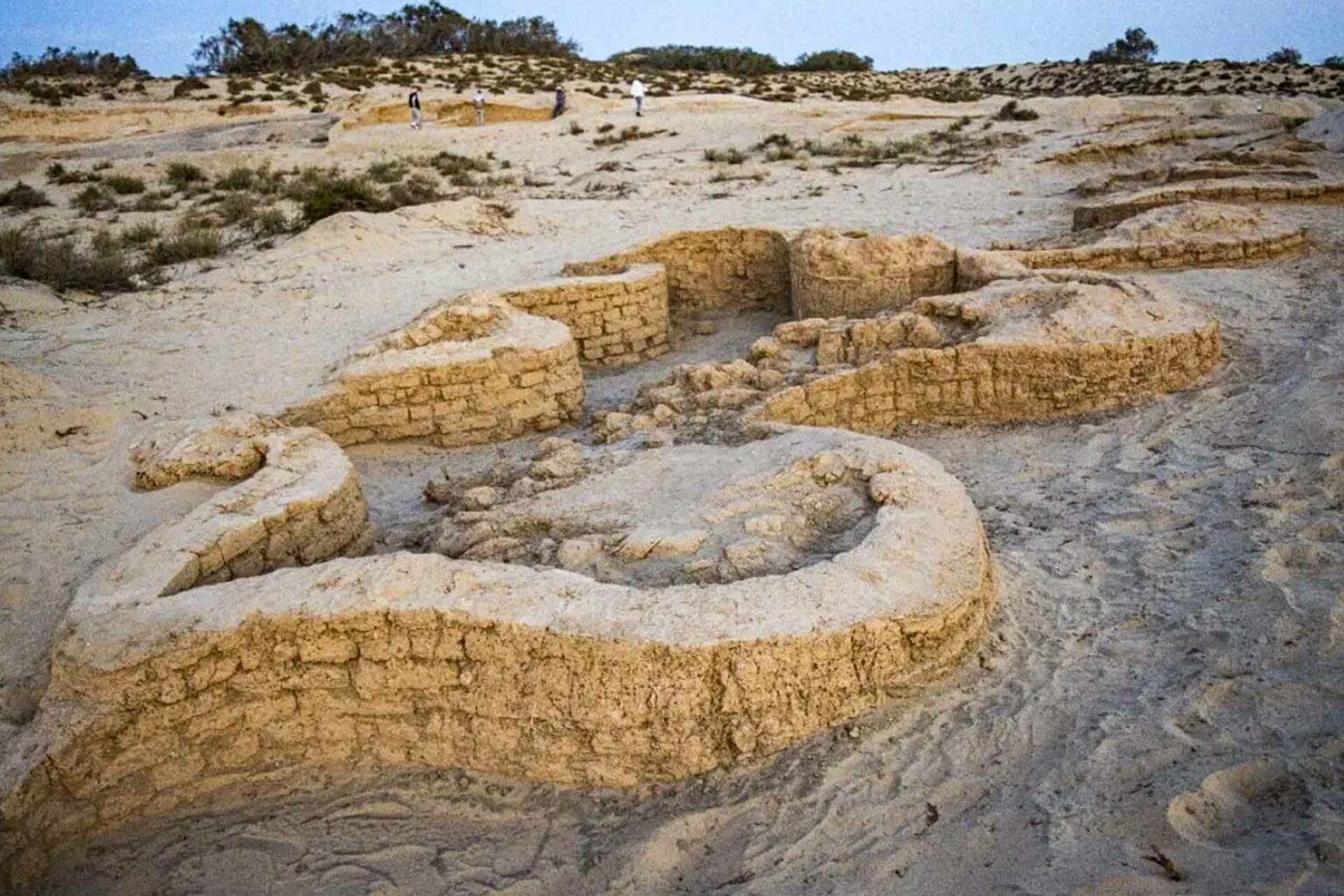 اكتشاف قلعة فرعونية