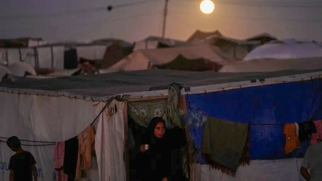 خيام النازحين في خان يونس يوم الثلاثاء