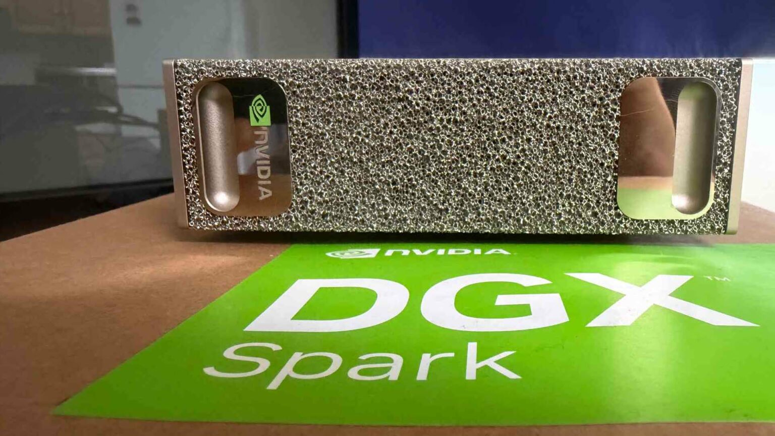 مواصفات ومميزات حاسوب NVIDIA DGX Spark الخارق للذكاء الاصطناعي NVIDIA DGX Spark