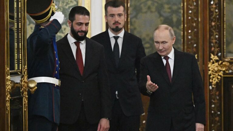 بوتين والشرع في لقاء هو الأول