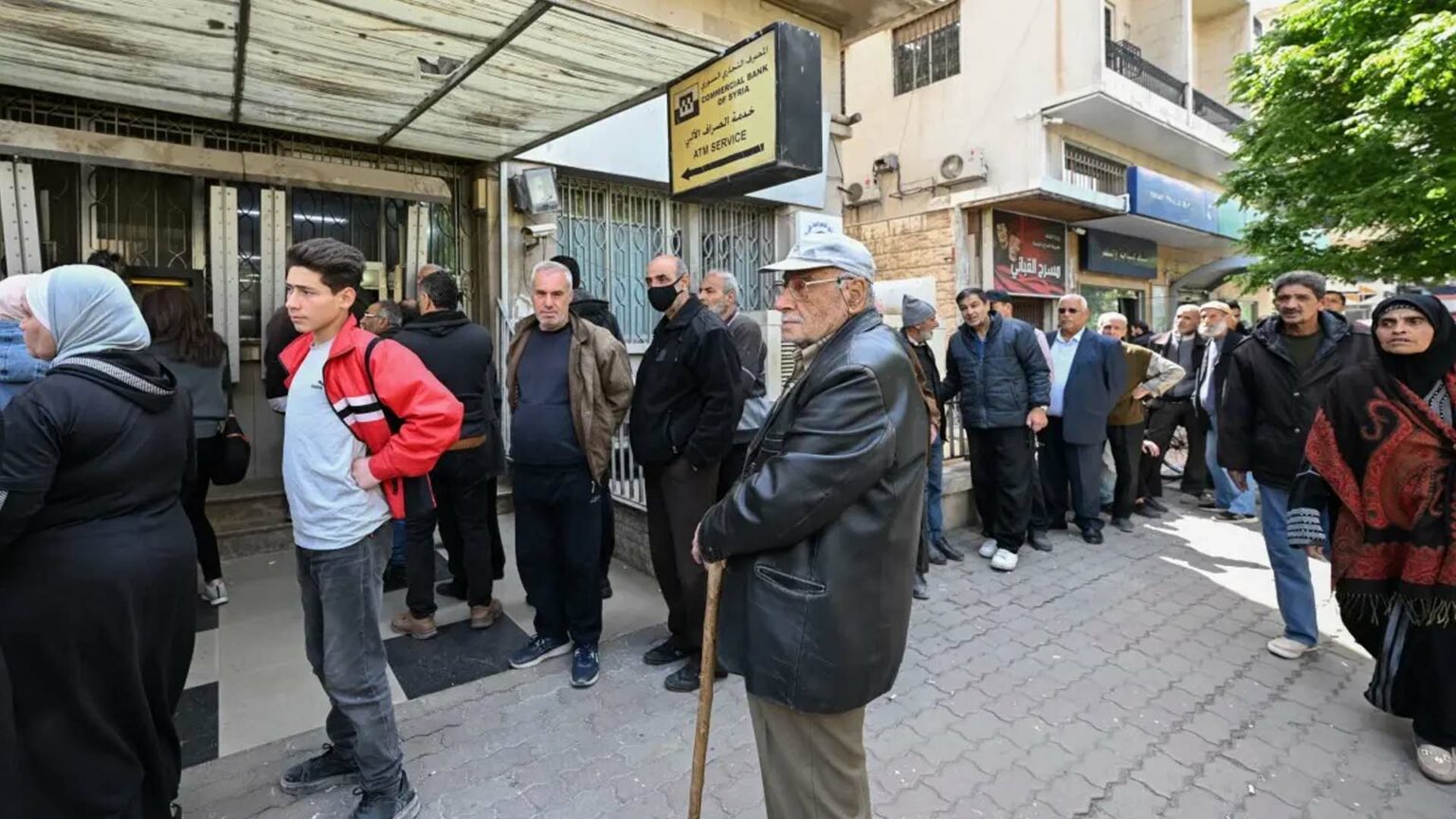 غضب بين السوريين بعد رفع أسعار الاتصالات: زيادات “خيالية” وتساؤلات حول دور الوزارة غضب واسع في سوريا بعد رفع أسعار الاتصالات