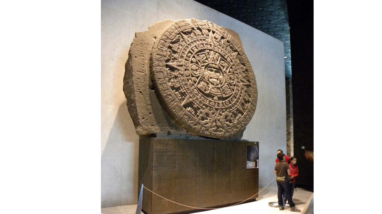 حجر التقويم الآزتكي