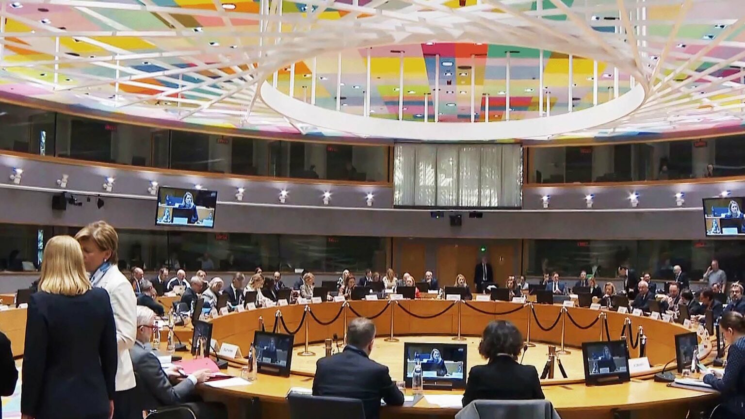 قمة أوروبية تبحث تمويل أوكرانيا بالأصول الروسية المجمدة