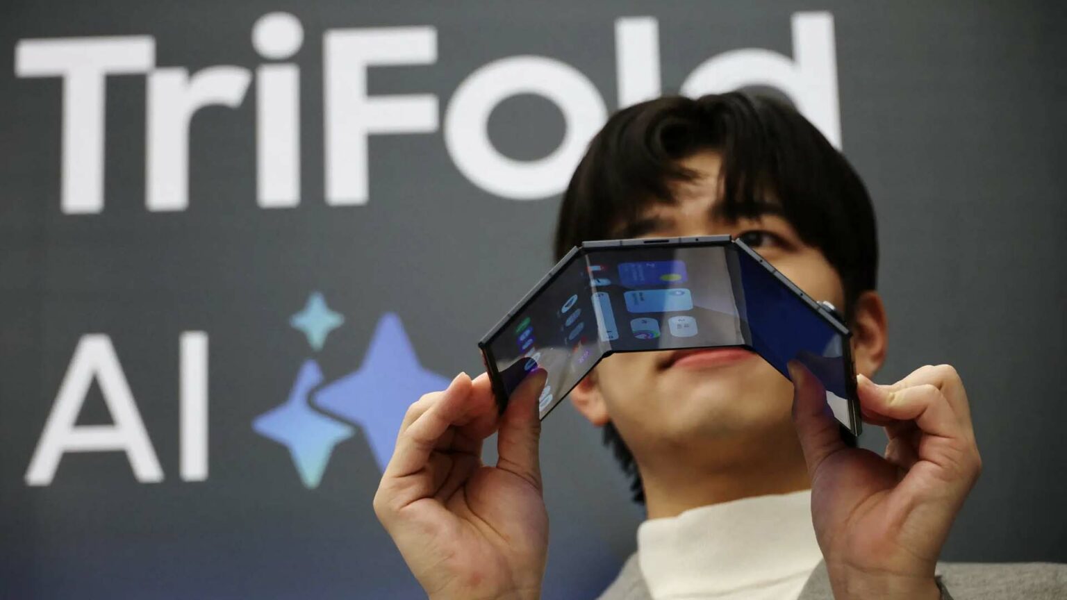 سامسونغ تكشف Galaxy Z TriFold.. أول هاتف ثلاثي الطيات هاتف سامسونغ ثلاثي الطيات