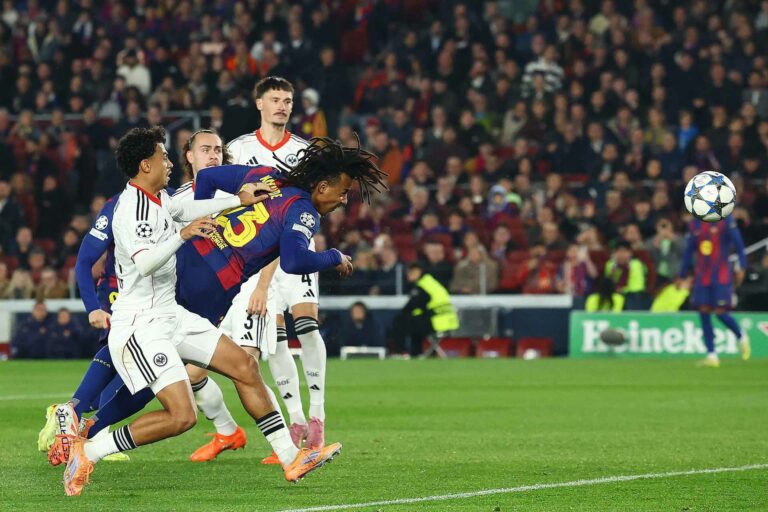 برشلونة ضد آينتراخت