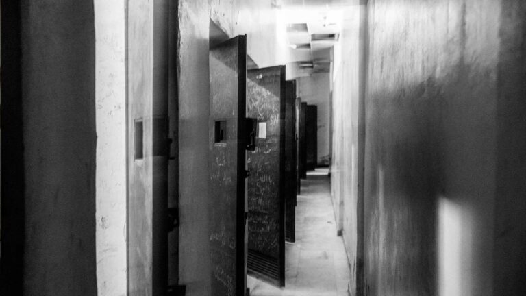 ملف دمشق: صور معتقلي سجون الأسد