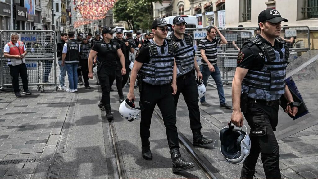 عناصر من الشرطة التركية