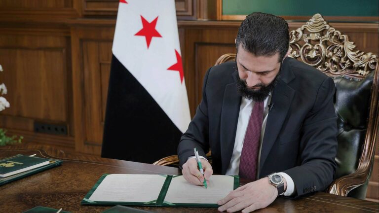 مرسوم حقوق الكرد يوقع عليه الرئيس السوري أحمد الشرع