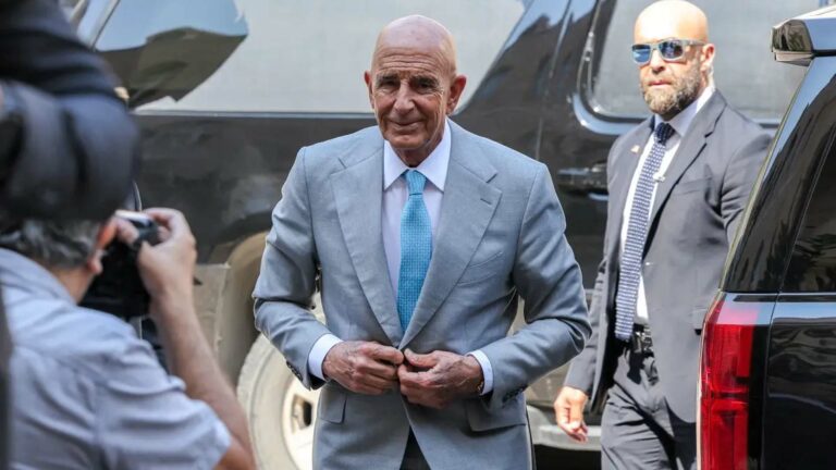 المبعوث الأمريكي توم براك يبحث ملف التهدئة في سوريا.