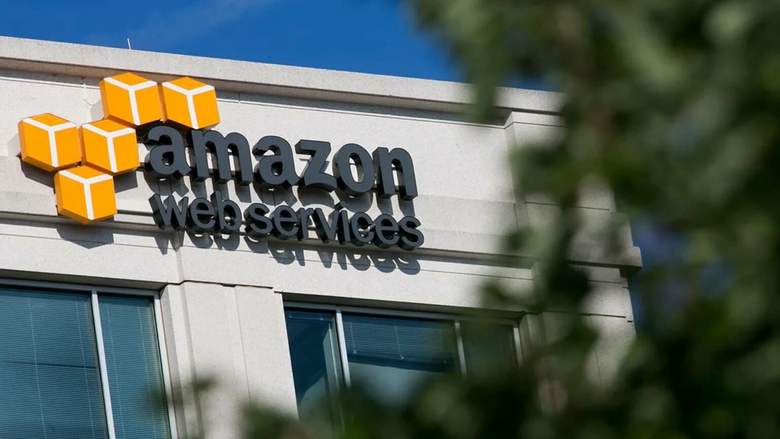 أمازون تسرّح 16 ألف موظف