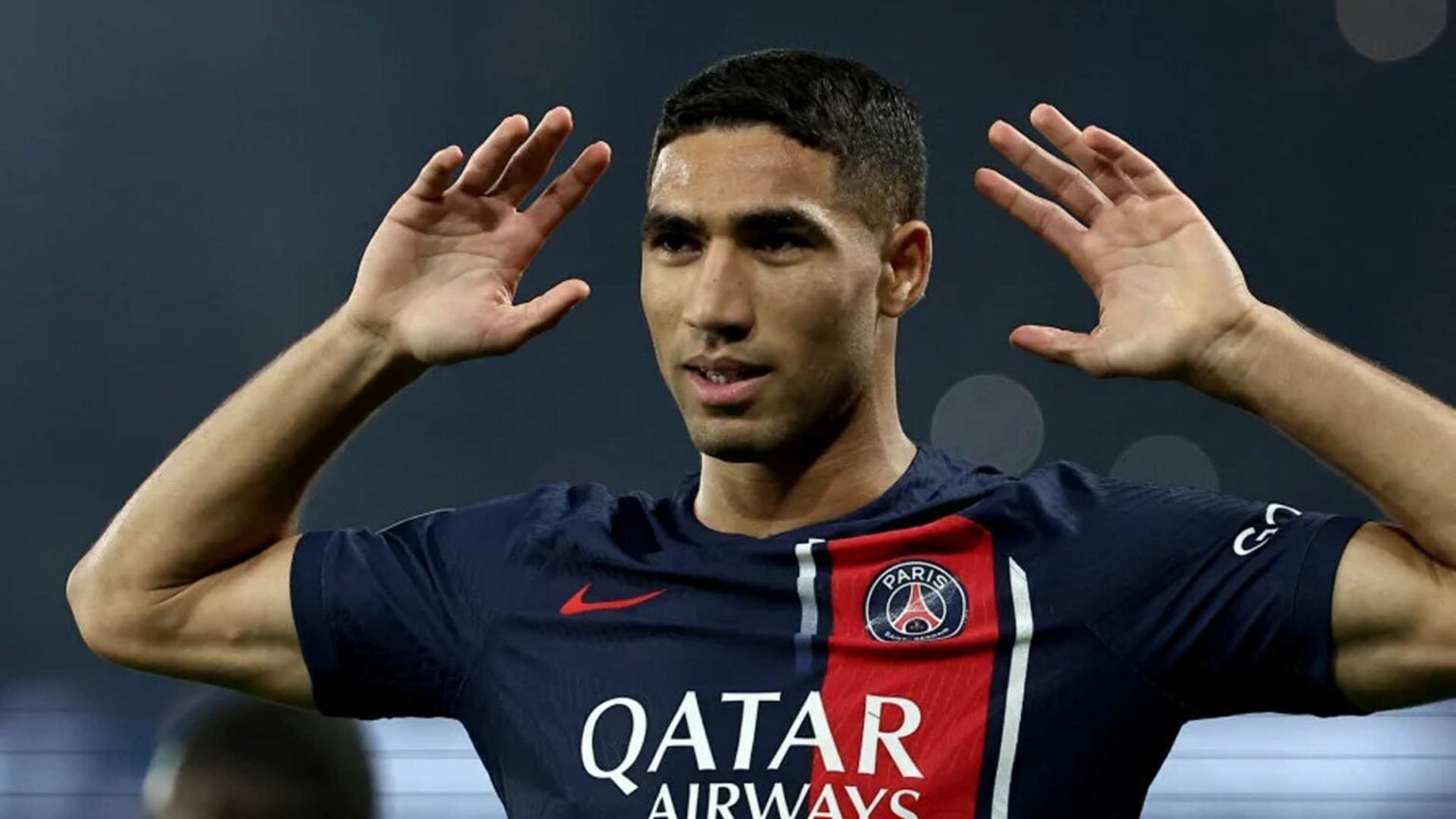 أشرف حكيمي يقتحم قائمة “الملوك”.. تفاصيل راتب النجم المغربي مع باريس سان جيرمان راتب أشرف حكيمي