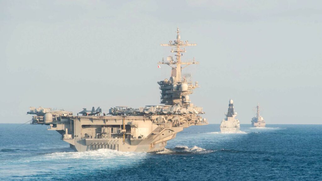 طائرات "إف-35" على متن الحاملة "يو إس إس" أبراهام لينكولن أسقطت مسيرة إيرانية اقتربت منها