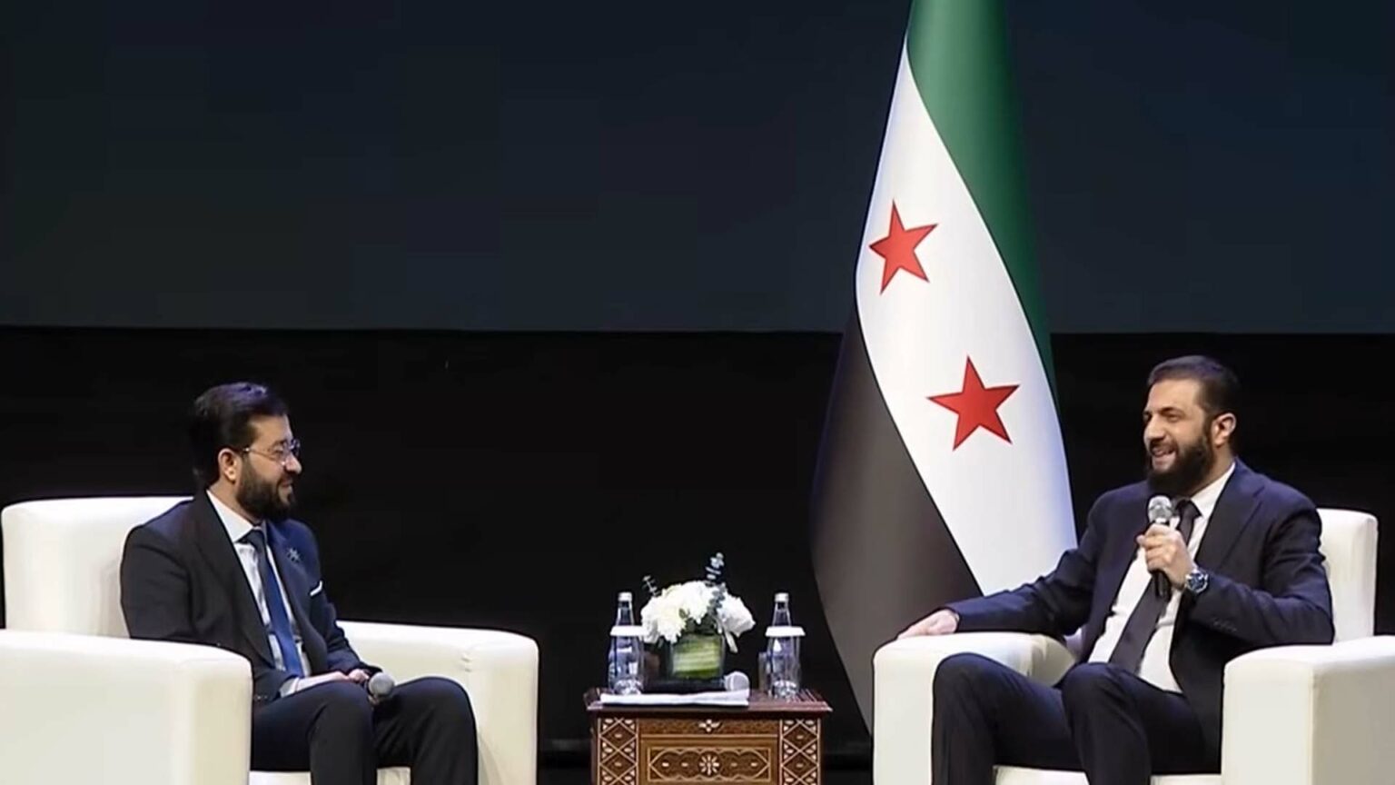 الرئيس أحمد الشرع: تحديات بناء سوريا ووحدة الخطاب الرئيس أحمد الشرع في جلسة حوارية مفتوحة ضمن فعاليات مؤتمر وحدة الخطاب الإسلامي