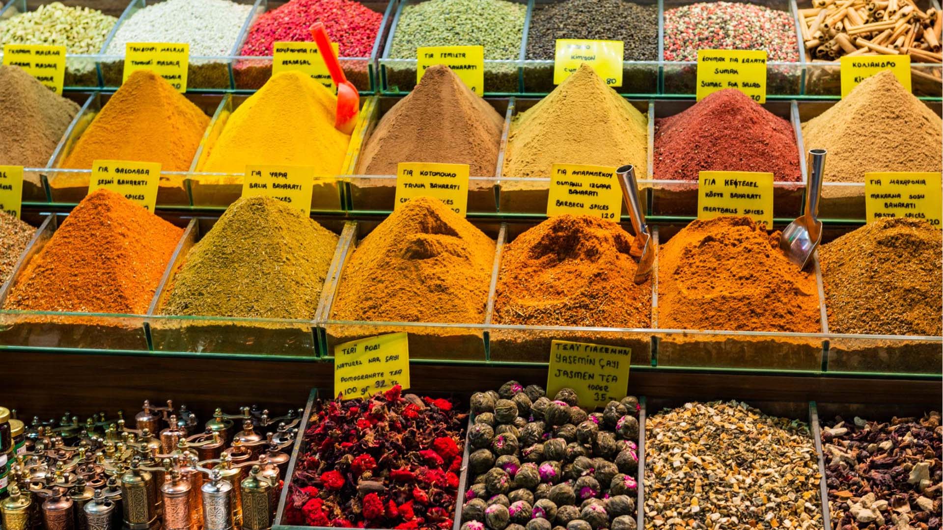 داخل السوق الكبير في إسطنبول