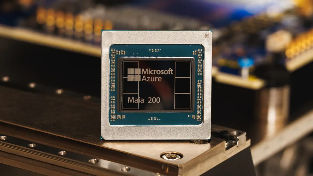 شريحة Microsoft Azure Maia 200 المخصصة لتشغيل نماذج الذكاء الاصطناعي داخل مراكز بيانات مايكروسوفت.