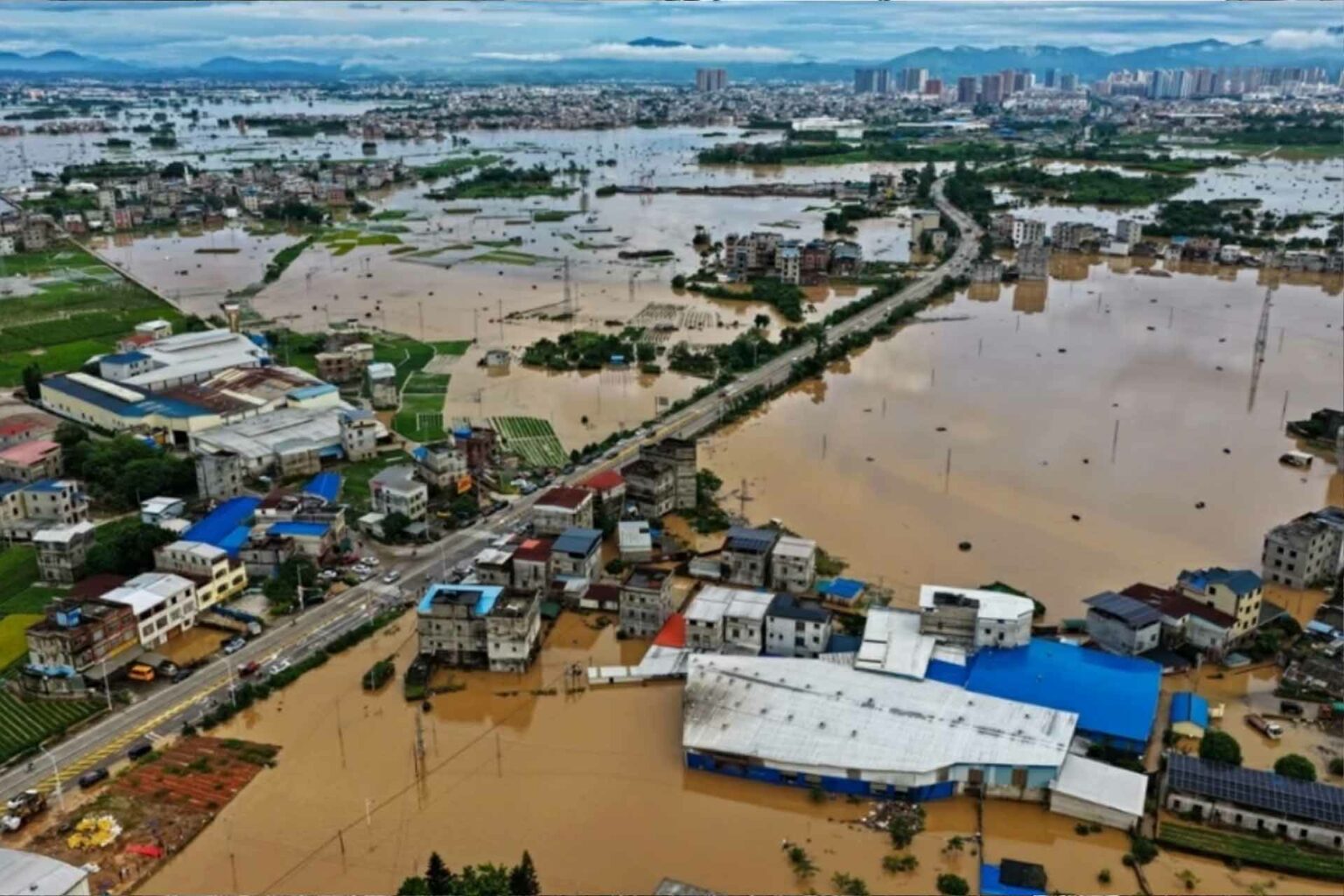 إعصار بافي يضرب شرق الصين ويجبر أكثر من 2.6 مليون شخص على الإجلاء إعصار بافي في الصين
