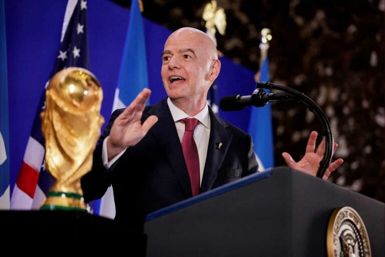 أزمة إنفانتينو ويويفا: هل يقترب رئيس فيفا من الرحيل؟ جياني إنفانتينو وسط تصاعد الخلاف بين فيفا ويويفا بشأن عائدات كأس العالم