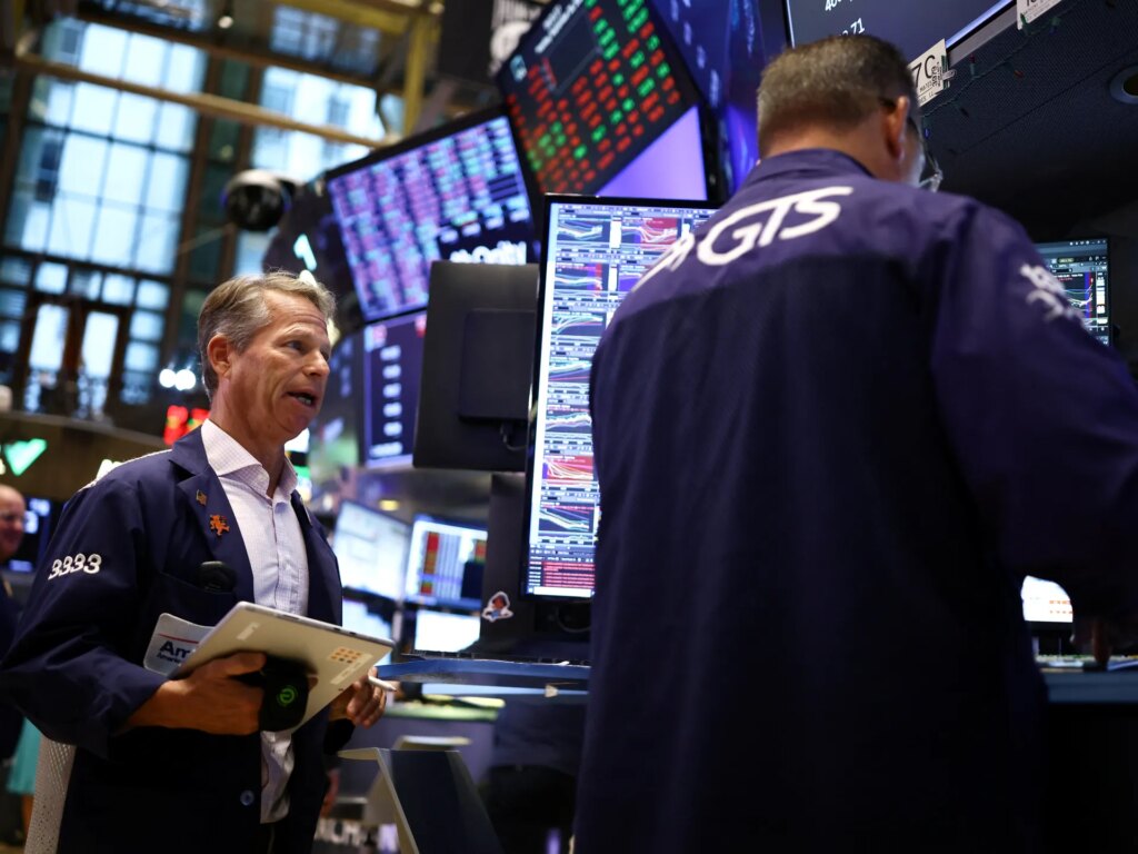 النفط يتجاوز 100 دولار وأسواق السندات تضطرب: ما الذي يفاقم الأزمة الاقتصادية العالمية؟