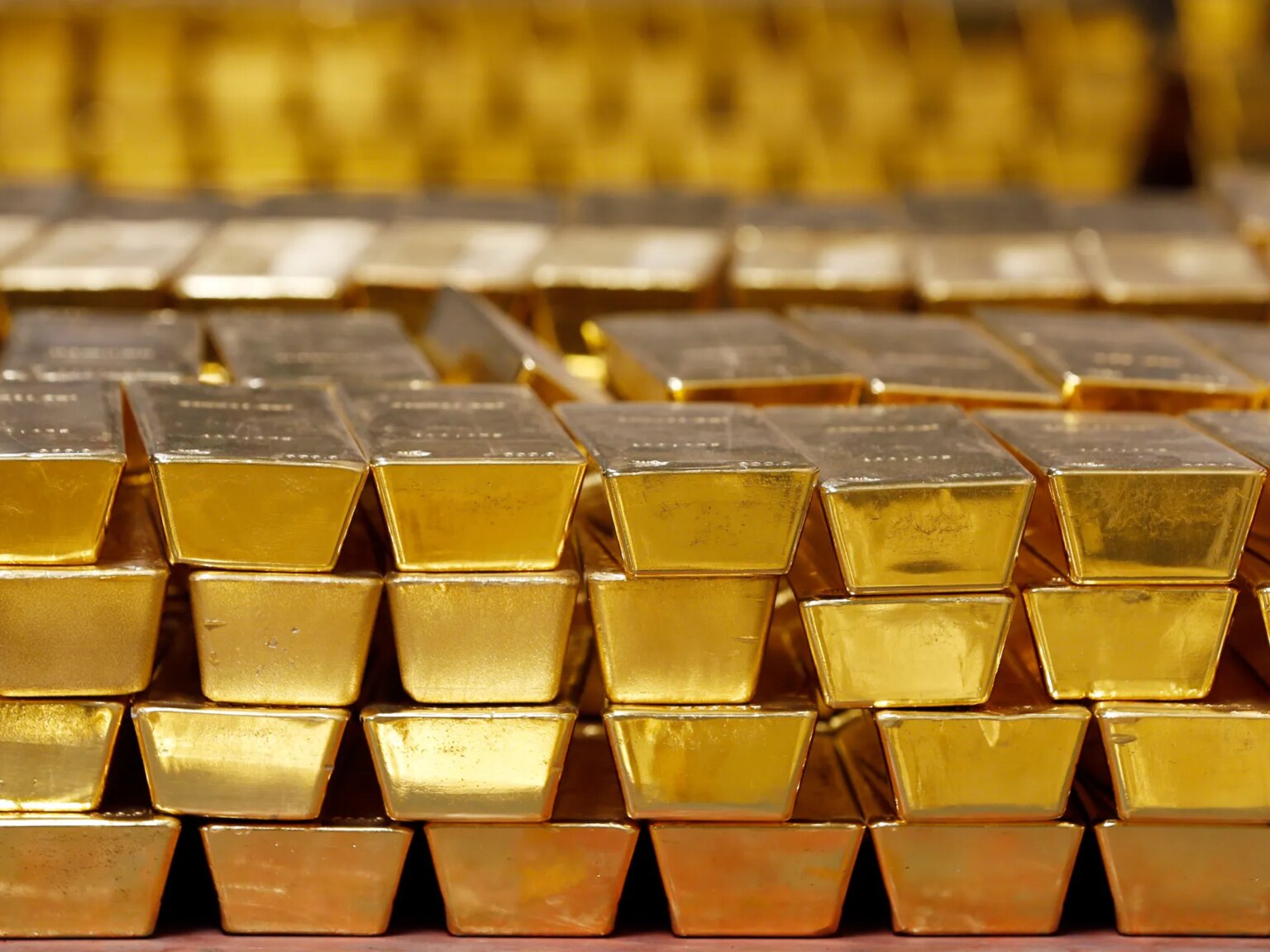 أسعار الذهب تتراجع بأكثر من 3% أسبوعياً تحت ضغط الدولار وعوائد السندات أسعار الذهب تتراجع