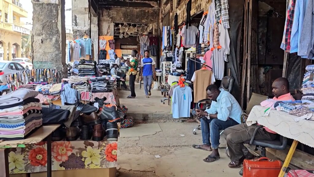 عودة الحياة إلى السوق الأفرنجي في الخرطوم وسط آثار الدمار