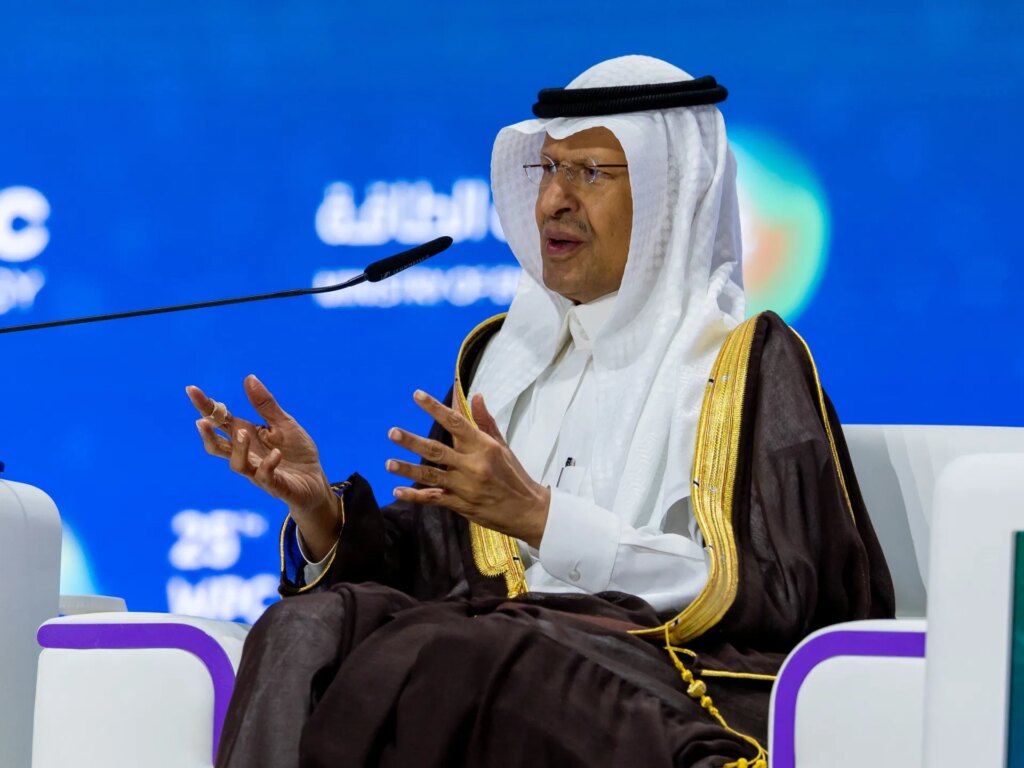 خطة سعودية لرفع طاقة تصدير النفط عبر الأنابيب إلى 10 ملايين برميل يومياً