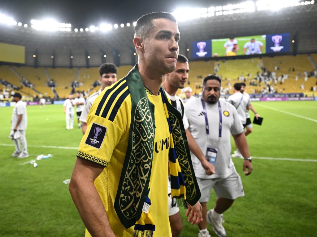 سر تفاعل كريستيانو رونالدو مع الوشاح السعودي بعد انتصار النصر الآسيوي